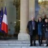 Florence Cassez et ses parents au Palais de l'Élysée. La jeune femme sortait d'un entretien privé avec le président François Hollande à Paris le 25 Janvier 2013.