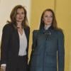 Florence Cassez accueillie par la première dame Valérie Trierweiler au Palais de l'Élysée avant un entretien privé avec le président François Hollande à Paris le 25 Janvier 2013.