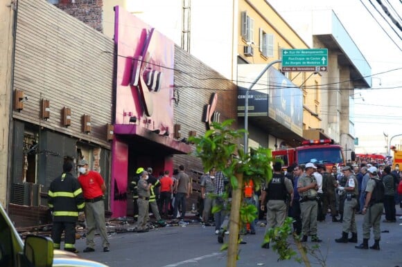 Le Kiss ravagé par un incendie gravissime à Santa Maria dans le sud du Brésil. 231 personnes sont mortes dans la nuit du samedi au dimanche 27 janvier 2013.