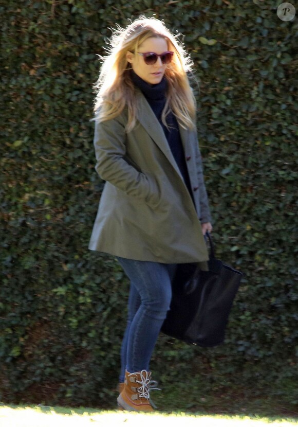 Kristen Bell, bien enceinte, sort de chez elle à Los Angeles, le 28 janvier 2013.