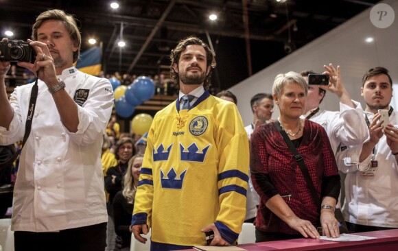 Le Prince Carl Philip de Suède supporte l'équipe de royaume de Suède au concours du Bocuse d'Or, à Lyon, le 29 janvier 2013.