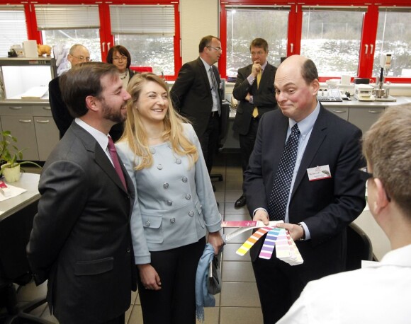La grand-duc héritier Guillaume et son épouse Stéphanie en visite au sein de la société Doneck Euroflex à Grevenmacher, le 28 janvier 2012.