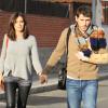 Iker Casillas après son opération du pouce et sa belle Sara Carbonero dans les rues de Madrid le 27 janvier 2013