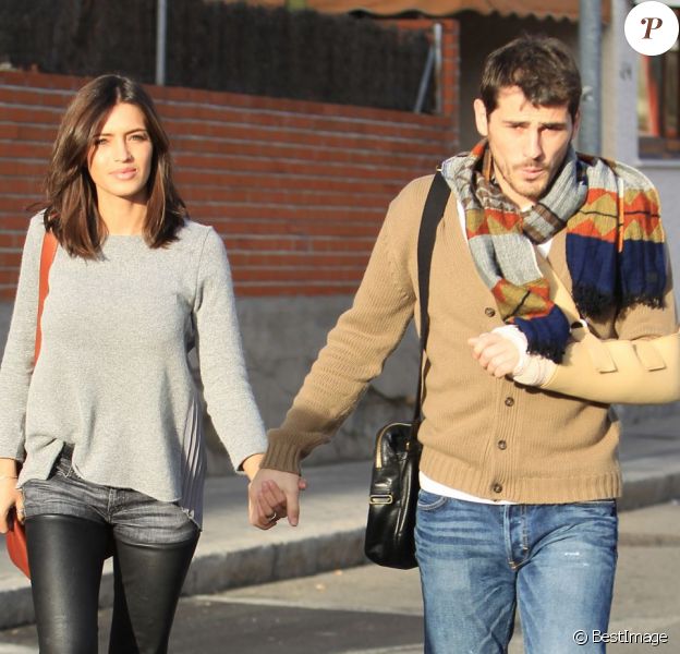 Iker Casillas Blesse Sara Carbonero Joue Les Infirmieres Apres La Polemique Purepeople