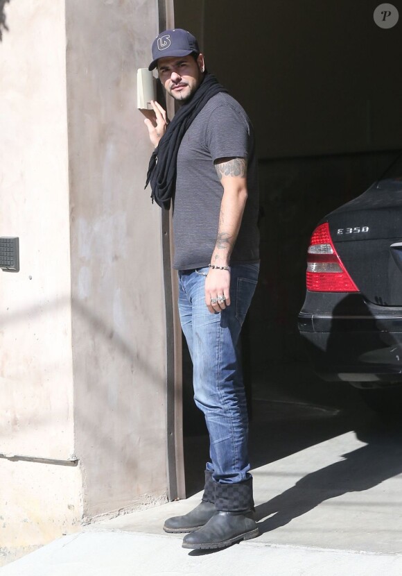 Eduardo Cruz sort de chez Eva Longoria à Los Angeles, le 30 janvier 2013.