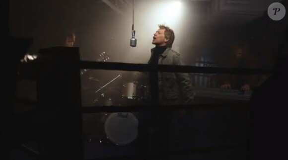 Image extraite du clip Because We can de Bon Jovi, janvier 2013.
