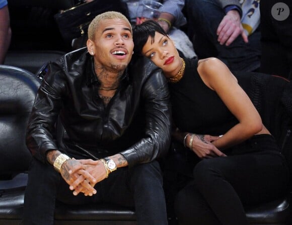 Rihanna et Chris Brown lors de la rencontre entre les Los Angeles Lakers et les New York Knicks au Staples Center. Los Angeles, le 25 décembre 2012.