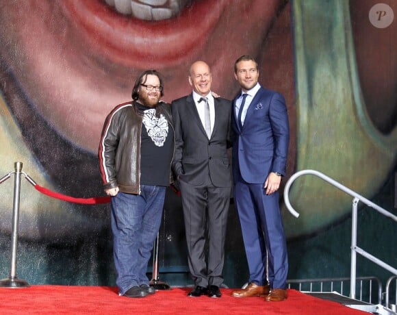 Le réalisateur John Moore accompagne Jai Courtney et Bruce Willis, stars du dernier Die Hard 5, pour la soirée spéciale organisé par la Fox à Los Angeles le 31 janvier 2013.