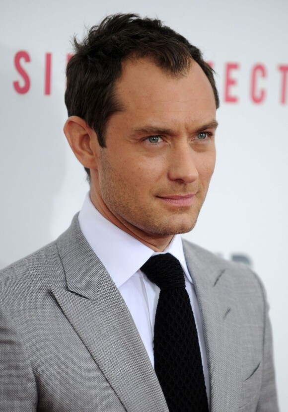 Jude Law toujours aussi classe pour la première du film Side Effects au AMC Lincoln de New York, le 31 janvier 2013.