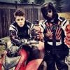 Justin Bieber pose en photo avec son ami rappeur Lil Twist, lors d'une virée en quad, le 31 janvier 2013.