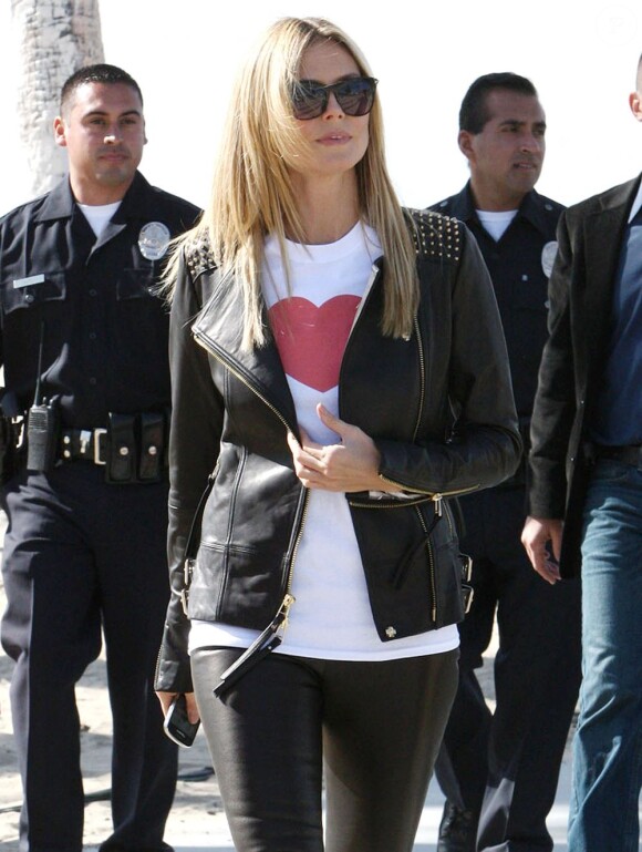 Heidi Klum, ravissante sur le tournage d'une séquence pour Germany's Next Topmodel dans un skate park à Venice Beach. Le 1er février 2013.