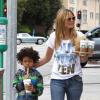Heidi Klum quitte Starbucks dans le quartier de Brentwood avec deux de ses quatre enfants Henry et Lou et son compagnon Martin Kristen. Le 2 février 2013.
