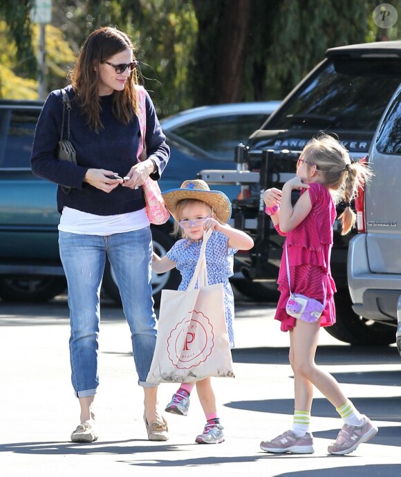 Jennifer Garner à Los Angeles avec ses filles Violet et Seraphina, le 3 février 2013.