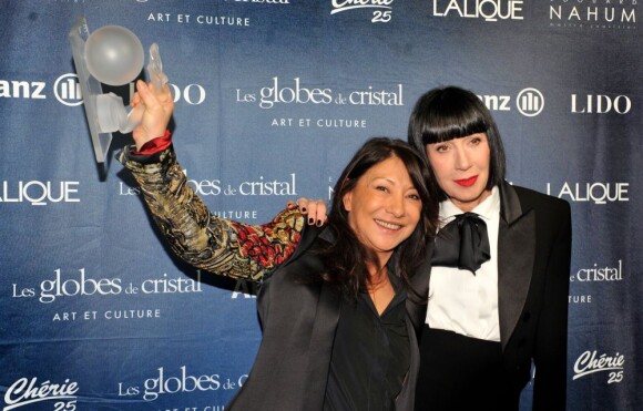 Barbara Bui et Chantal Thomass - 8e cérémonie des Globes de Cristal au Lido à Paris le 4 Fevrier 2013. Meilleure créatrice de mode.
