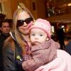 Mira Sorvino son mari Christopher et leur quatrième enfant Lucia à Vienne, le 2 février 2013.