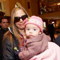 Mira Sorvino : Premières images de sa fille Lucia, 9 mois