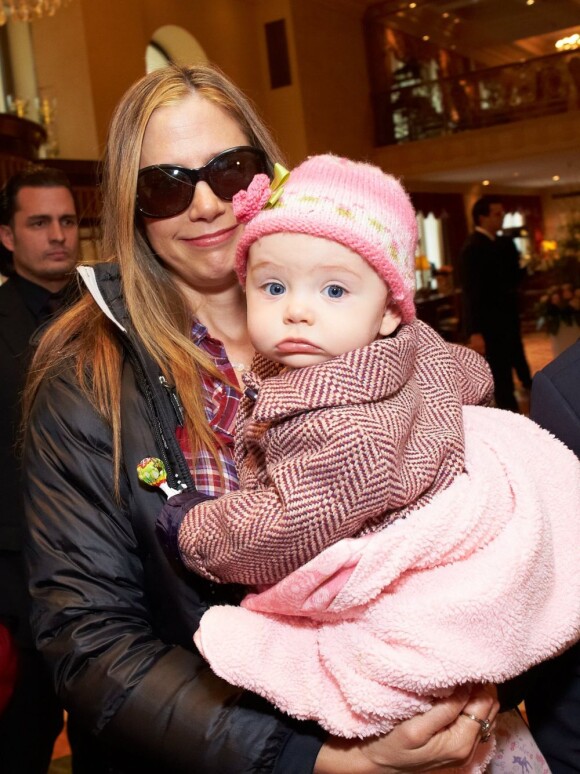 Mira Sorvino son mari Christopher et leur quatrième enfant Lucia à Vienne, le 2 février 2013.