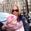 Mira Sorvino son mari Christopher et leur quatrième enfant Lucia à Vienne, le 2 février 2013.