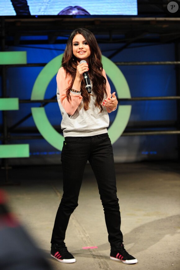 La jeune Selena Gomez, présente sa collection de vêtements pour Adidas, en association avec le label NEO, à New York, le 6 février 2013.