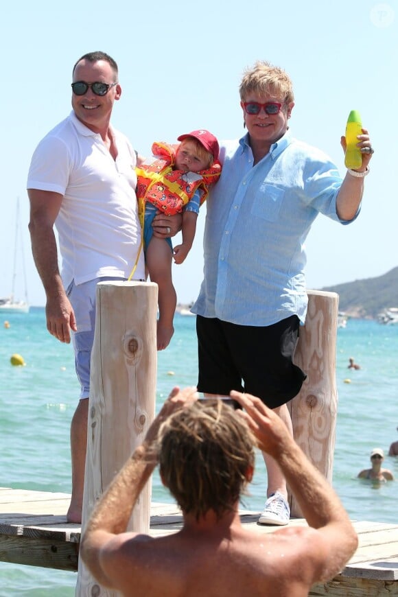 David Furnish et Elton John à Saint-Tropez, le 2 août 2012.