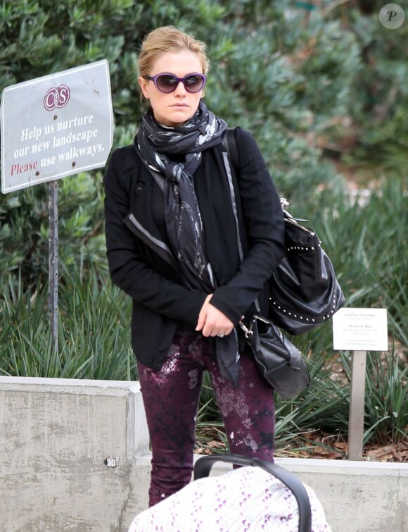 Exclu - L'actrice Anna Paquin emmène ses jumeaux chez le médecin à Los Angeles, le 7 février 2013.