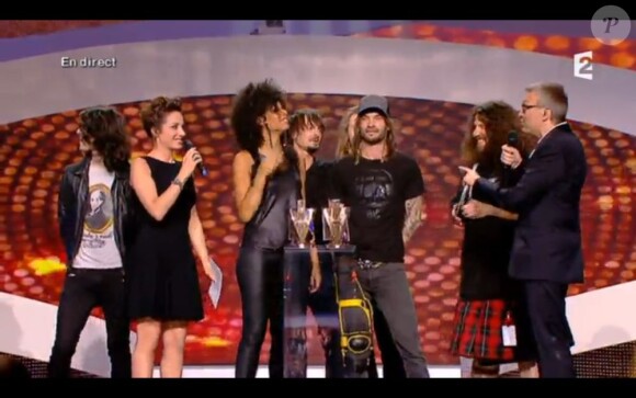 Shaka Ponk remporte le trophée du meilleur spectacle lors des Victoires de la Musique, sur France 2 le 8 février 2013.