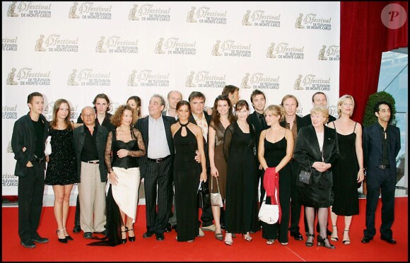 L'équipe de Plus belle la vie en 2005.