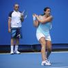Marion Bartoli lors d'un entraînement sous les yeux de son père Walter avant l'Open d'Australie à Melbourne le 12 janvier 2013