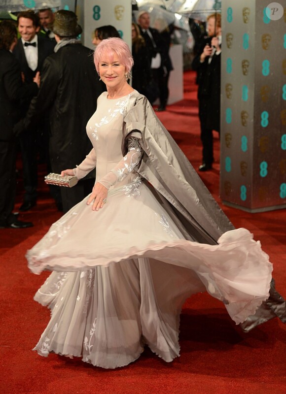Helen Mirren était dans une longue robe Nicholas Oakwell, pendant les BAFTA à Londres, le 10 février 2013.