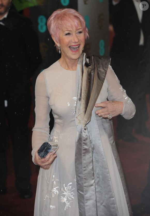 Helen Mirren arrive à la cérémonie des BAFTA à Londres, le 10 février 2013.