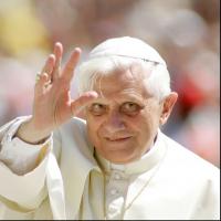 Benoît XVI : Le pape annonce sa démission, le Vatican sous le choc