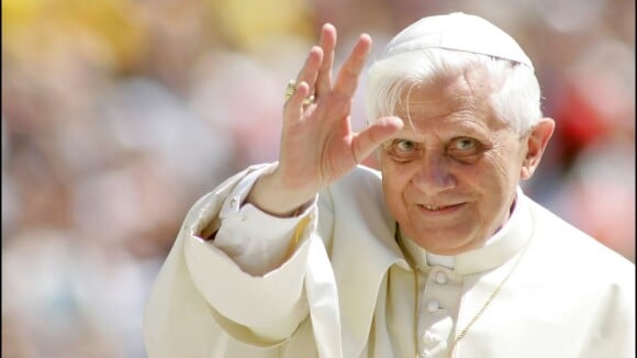 Benoît XVI : Le pape annonce sa démission, le Vatican sous le choc