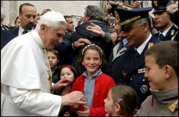 Benoît XVI au Vatican le 20 avril 2005.