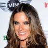 Alessandra Ambrosio, ravissante lors de l'after-party des Grammy Awards organisée par le label Warner. West Hollywood, le 10 février 2013.