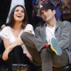 Ashton Kutcher et Mila Kunis au Staples Center de Los Angeles, le 12 février 2013.