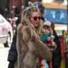 Sienna Miller et sa fille Marlowe dans les rues New York, le 12 février 2013.