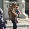 Sienna Miller et sa fille Marlowe dans les rues New York, le 12 février 2013.