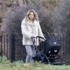 Exclu - Sienna Miller se promène avec sa fille Marlowe dans un parc de Londres le 9 décembre 2012.