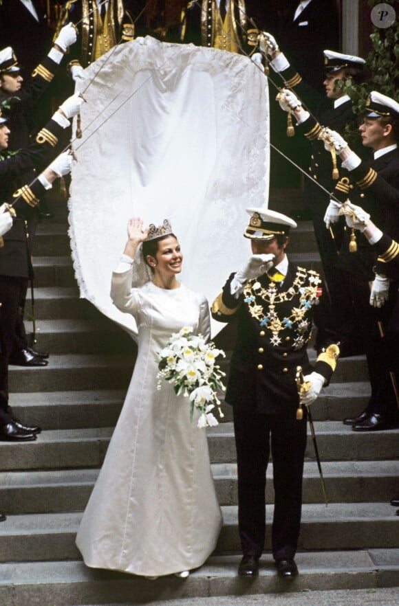 Le roi Carl XVI Gustaf de Suède et la reine Silvia lors de leur mariage, le 19 juin 1976 à Stockholm.