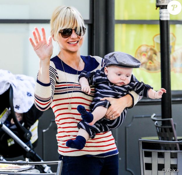 Anna Faris et son fils Jack lors d'une virée shopping à West Hollywood le 15 février 2013