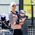 Anna Faris et son fils Jack lors d'une virée shopping à West Hollywood le 15 février 2013