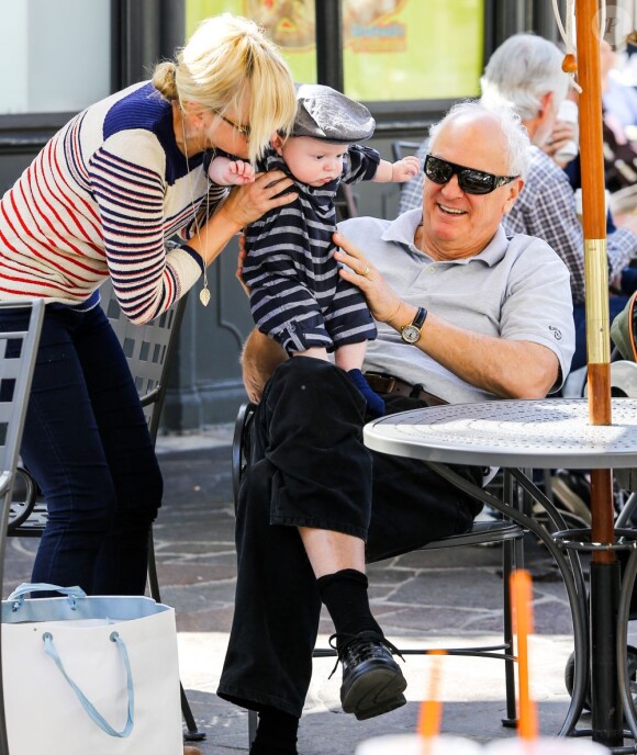 Anna Faris et son fils Jack lors d'une virée shopping à West Hollywood le 15 février 2013