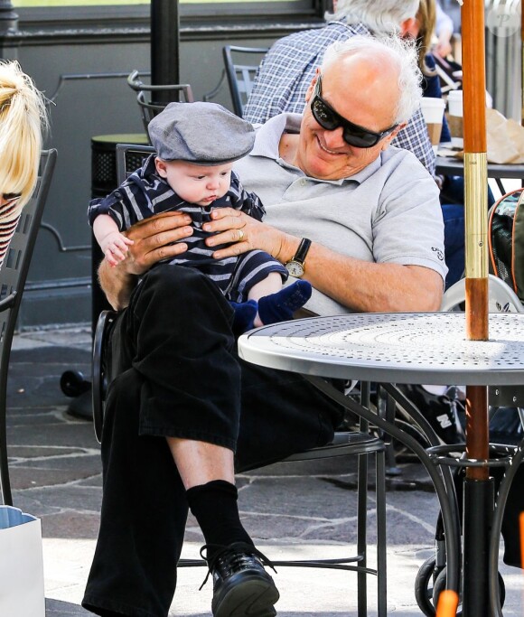 Anna Faris et son fils Jack lors d'une virée shopping à West Hollywood le 15 février 2013
