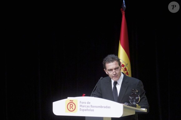 Antonio Banderas reçoit un trophée honorifique à la Ciudad Financiera del Banco Santander à Madrid, le 12 février 2013.