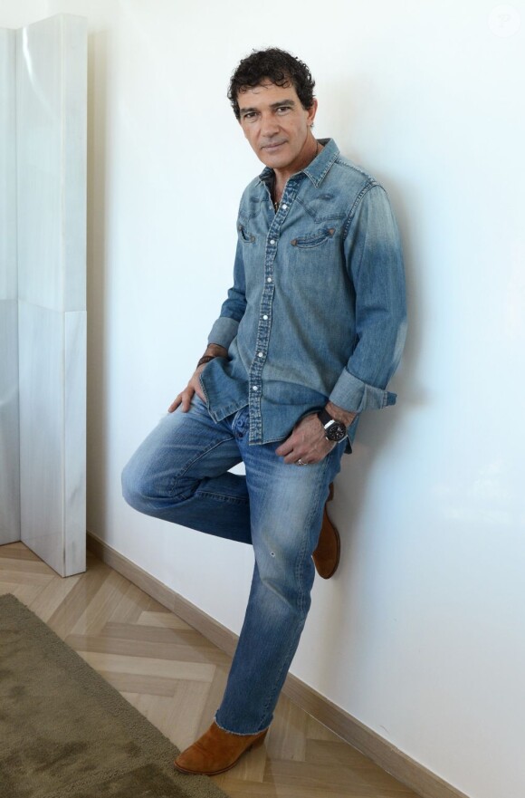 Antonio Banderas classe à 52 ans pour une campagne de publicité pour les chewing-gums Extra Professional, le 28 janvier 2013.