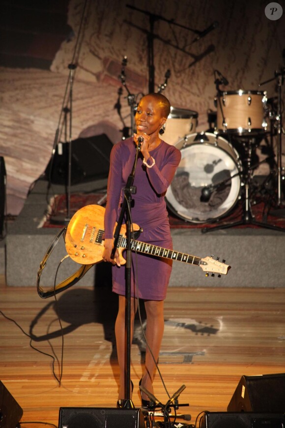 Exclusif : La chanteuse Rokia Traore - Soiree de solidarite pour le Mali a l'Unesco a Paris. Le 18 fevrier 2013