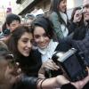 Vanessa Hudgens prend des photos avec ses fans chez NRJ, le 18 février 2013.