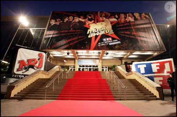 Le palais des Festivals à Cannes, lors des NRJ Music Awards, en 2005.