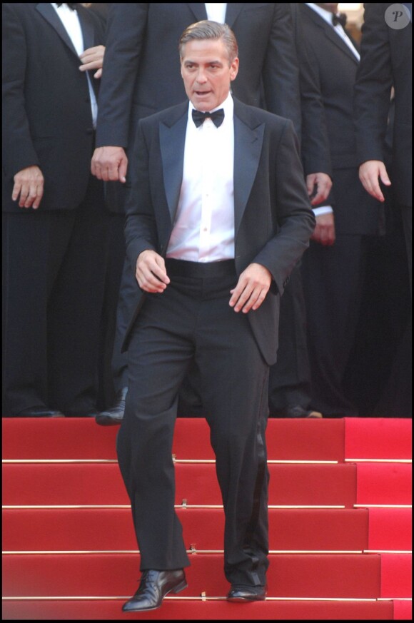 George Clooney sur les marches du palais des Festivals à Cannes, le 24 mai 2007.