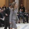 Felipe et Letizia d'Espagne radieux au palais du Pardo, à Madrid le 19 février 2013, pour la remise des Prix nationaux de la Culture.